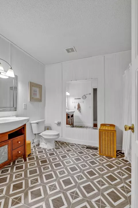 Bath - 560 Foxfire Ct, Murfreesboro, TN 37129 photo 5 of 7