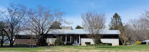 613 Cumberland St E, Cowan, TN 37318