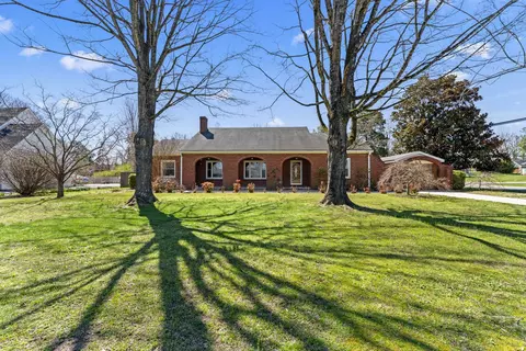 637 Ridgecrest Dr, Mcminnville, TN 37110
