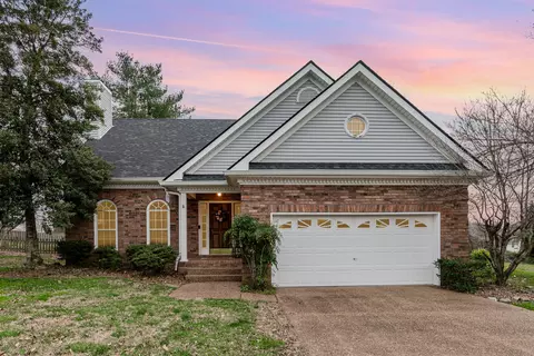 2894 Iroquois Dr, Thompsons Station, TN 37179