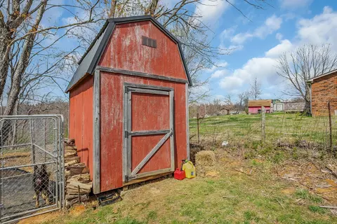 Exterior - 461 Dyer Ridge Rd, Baxter, TN 38544 photo 9 of 12