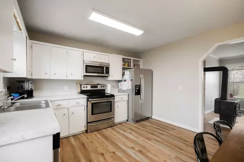 Kitchen - 461 Dyer Ridge Rd, Baxter, TN 38544 photo 2 of 3