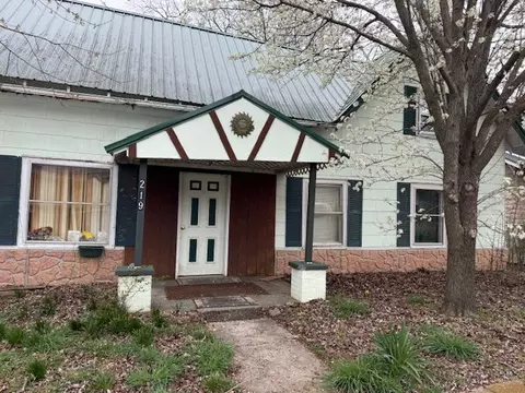 219 Main St, Mcewen, TN 37101