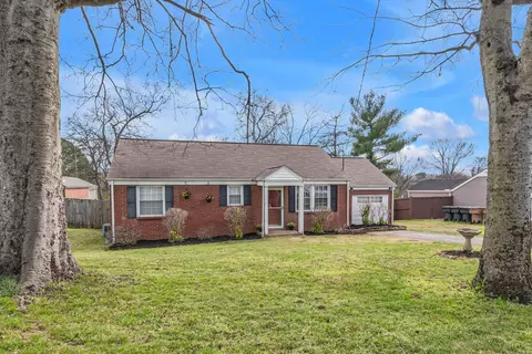2105 Ridgecrest Dr, Nashville, TN 37216