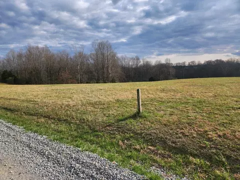 1050 Sycamore Ln NE, Nunnelly, TN 37137