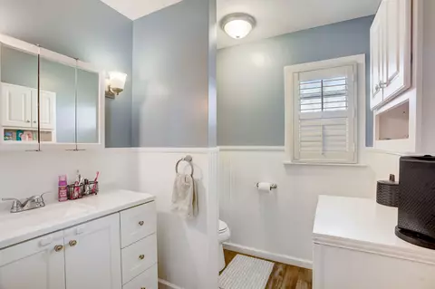 Bath - 2565 Sylvia Rd, Dickson, TN 37055 photo 2 of 4