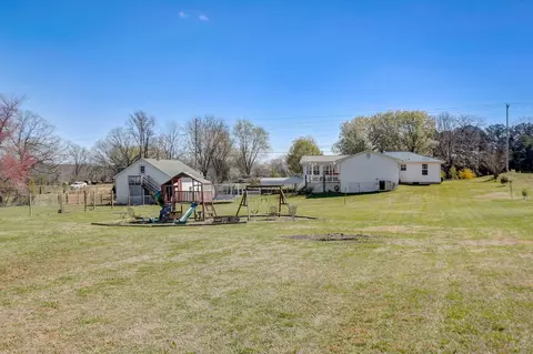 Exterior - 2565 Sylvia Rd, Dickson, TN 37055 photo 10 of 13