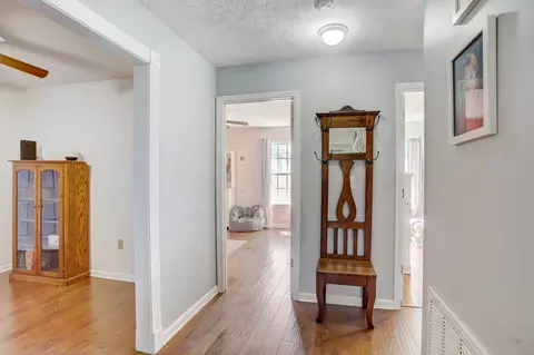 Entry Way - 2565 Sylvia Rd, Dickson, TN 37055 photo 2 of 5