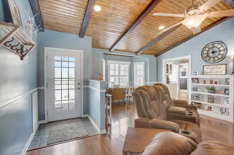 Entry Way - 2565 Sylvia Rd, Dickson, TN 37055 photo 1 of 5