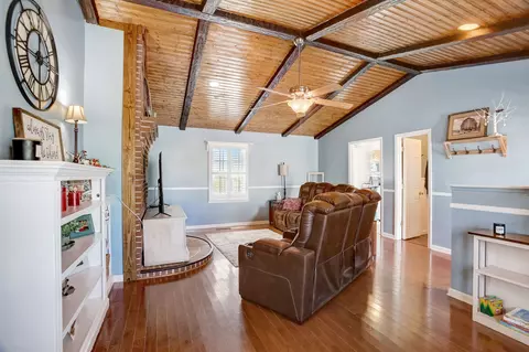 Living - 2565 Sylvia Rd, Dickson, TN 37055 photo 1 of 2