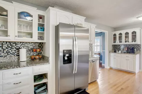 Kitchen - 2565 Sylvia Rd, Dickson, TN 37055 photo 3 of 3