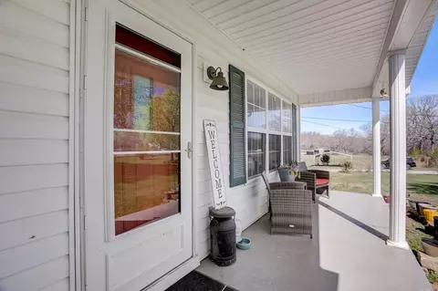 Exterior - 2565 Sylvia Rd, Dickson, TN 37055 photo 9 of 13