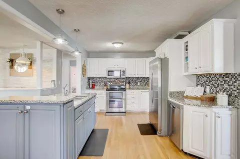 Kitchen - 2565 Sylvia Rd, Dickson, TN 37055 photo 2 of 3