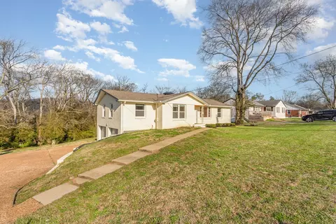 2521 Gardner Ln, Nashville, TN 37207