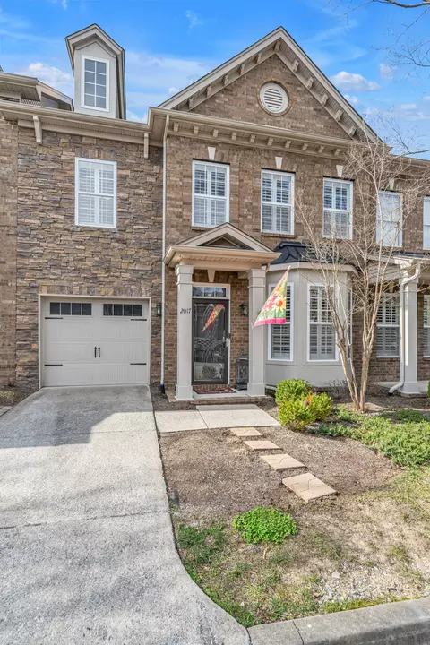 2017 Traemoor Village Dr #2017, Nashville, TN 37209