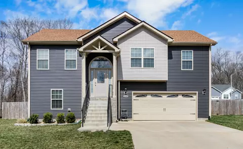 1186 Old Charlotte Trce, Clarksville, TN 37040