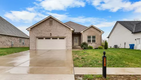 828 Brown Swiss Ct, Clarksville, TN 37043