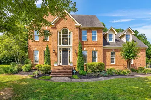 6033 Vincents Landing Dr, Hixson, TN 37343