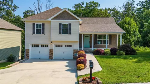 1841 Short Leaf Ln, Soddy Daisy, TN 37379