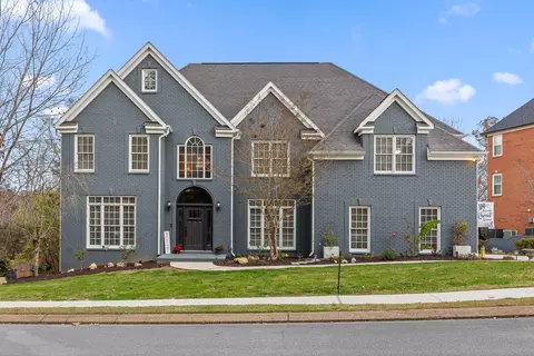 2105 Inland Cove Dr, Hixson, TN 37343