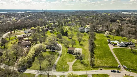 260 Anderson Ln, Hendersonville, TN 37075