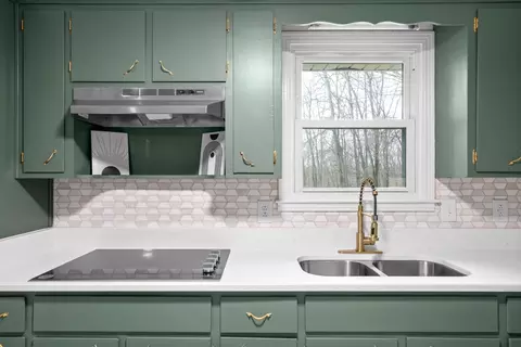 Kitchen - 2975 Patsy Ln, Palmyra, TN 37142 photo 2 of 4