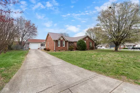 1182 Woodbridge Dr, Clarksville, TN 37042