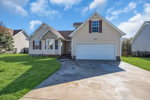 3621 Aurora Dr, Clarksville, TN 37040