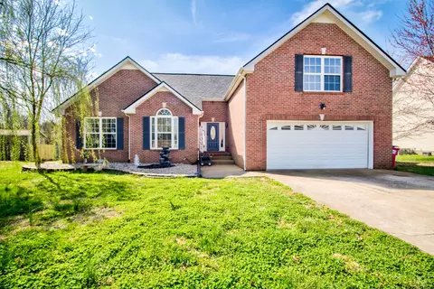 842 Fire Break Dr, Clarksville, TN 37040