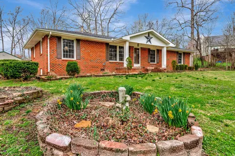 1239 N Charlotte St, Dickson, TN 37055