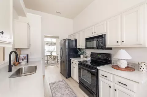 Kitchen - 1008 Persimmon Dr, Spring Hill, TN 37174 photo 2 of 5