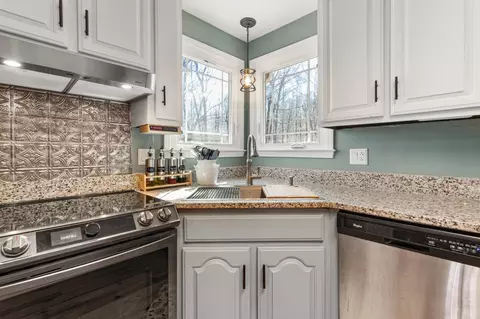 Kitchen - 340 Batson Rd, Cunningham, TN 37052 photo 4 of 5