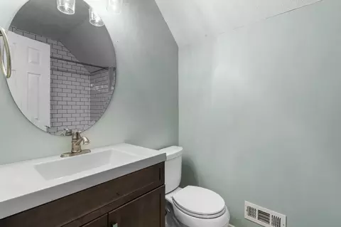 Bath - 340 Batson Rd, Cunningham, TN 37052 photo 4 of 5