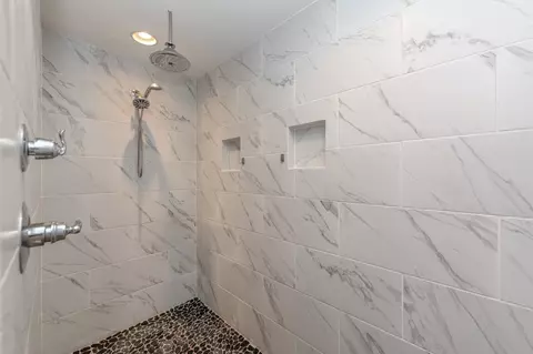 Bath - 511 Mcchrystal Dr, Murfreesboro, TN 37129 photo 3 of 5
