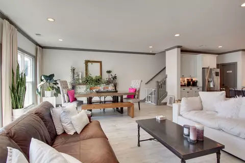 Living - 511 Mcchrystal Dr, Murfreesboro, TN 37129 photo 2 of 3