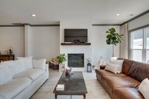 Living - 511 Mcchrystal Dr, Murfreesboro, TN 37129 photo 3 of 3