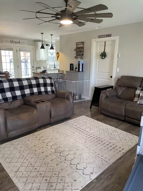 Living - 3716 Baggett Rd, Springfield, TN 37172 photo 2 of 4