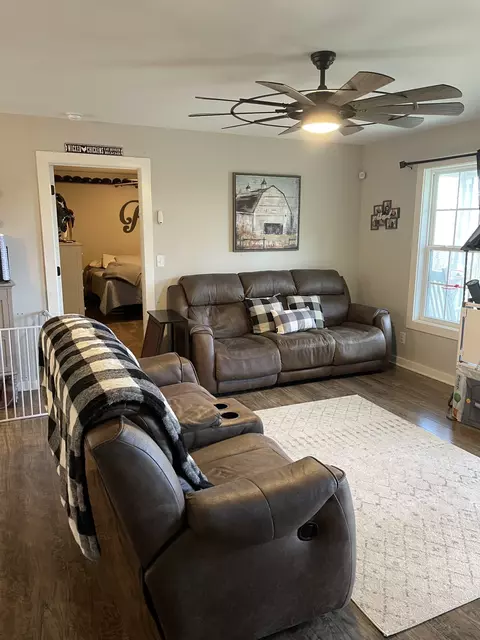 Living - 3716 Baggett Rd, Springfield, TN 37172 photo 1 of 4