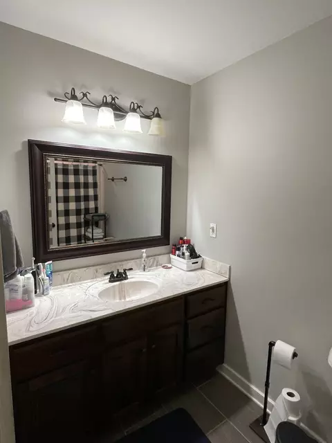 Bath - 3716 Baggett Rd, Springfield, TN 37172 photo 1 of 4