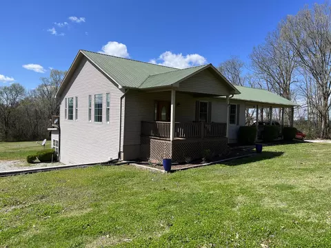 Exterior - 1282 E Roarks Cove Rd, Decherd, TN 37324 photo 2 of 6