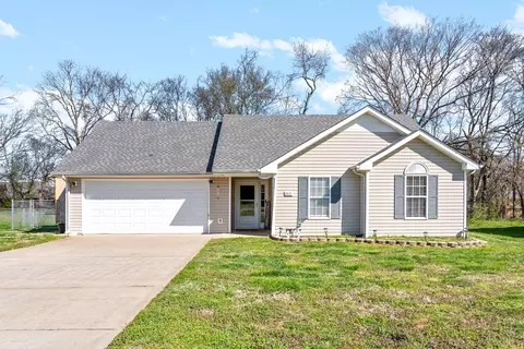 1045 Waterford Cir, Clarksville, TN 37040