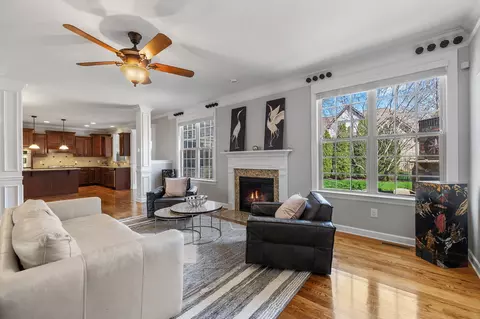 Living - 401 Malcolm Dr, Franklin, TN 37067 photo 3 of 4