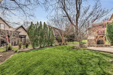 Exterior - 401 Malcolm Dr, Franklin, TN 37067 photo 9 of 14