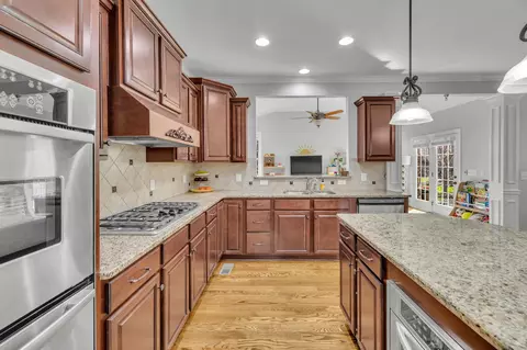 Kitchen - 401 Malcolm Dr, Franklin, TN 37067 photo 2 of 2