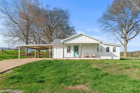 1048 Pickle Rd, Culleoka, TN 38451