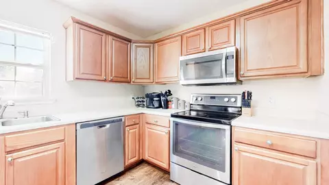 Kitchen - 1011 Hickory Pointe, Dickson, TN 37055 photo 2 of 4