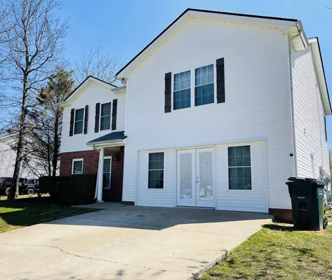 Exterior - 1011 Hickory Pointe, Dickson, TN 37055 photo 3 of 10