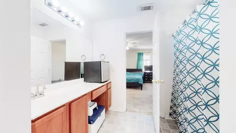 Bath - 1011 Hickory Pointe, Dickson, TN 37055 photo 3 of 4