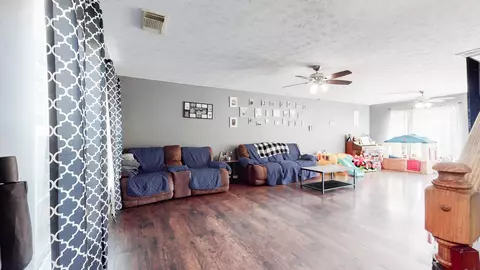 Living - 1011 Hickory Pointe, Dickson, TN 37055 photo 1 of 2