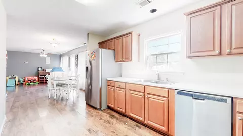 Kitchen - 1011 Hickory Pointe, Dickson, TN 37055 photo 4 of 4